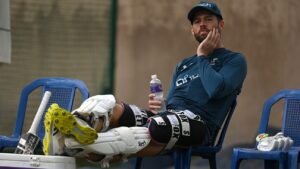 Ben Foakes targets top-six runs for Surrey despite England tail dilemma